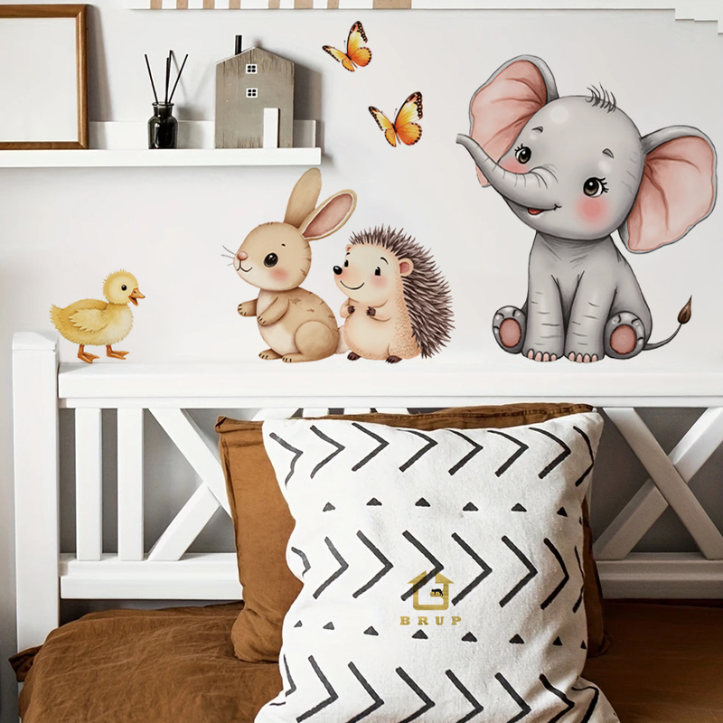 Baby Nursery Wall Mural - ملصق حائط على شكل حيوانات كرتونية
